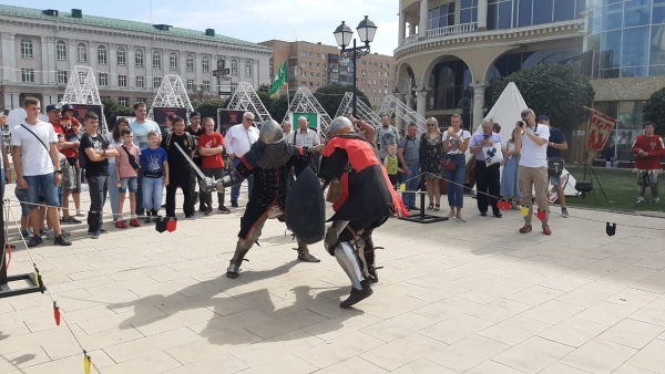 На Театральной площади проходил II-й открытый турнир Черноземья по историческому фехтованию &laquo;Клинок Черноземья 2020&raquo;
