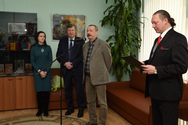 Выставка "Искусство молодых"